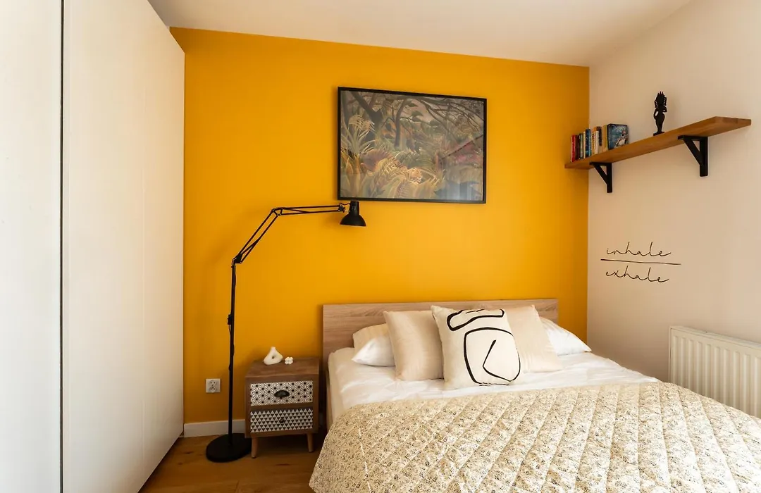 Green Oasis - Free Parking, Big Balcony, Private Park-1
