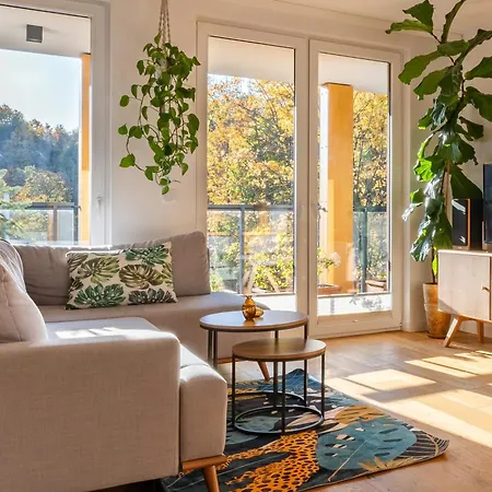 Green Oasis - Free Parking, Big Balcony, Private Park-2