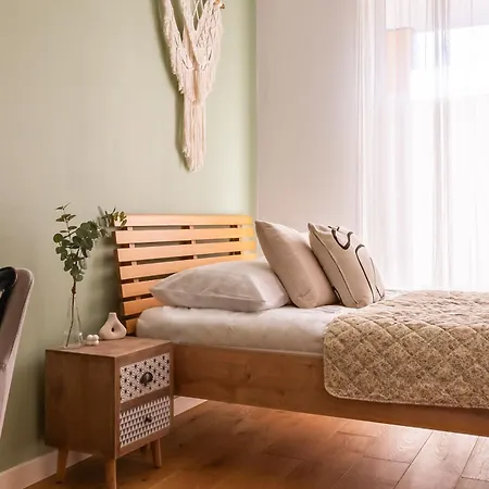 Green Oasis - Free Parking, Big Balcony, Private Park-3